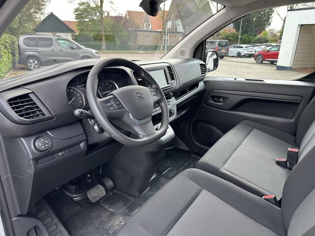 Citroen JUMPY 2.0 BlueHDI 145 PK L2 Club | Automaat | Zakelijk BPM Vrij | 3-Zits | Slechts 14.670 KM | Navigatie | Airco | Volledige Betimmering Laadruimte | Adaptieve Cruise Control | Dode Hoek Detectie | Apple Carplay & Android Auto | DAB+ Radio | Mistlampen | Parkee