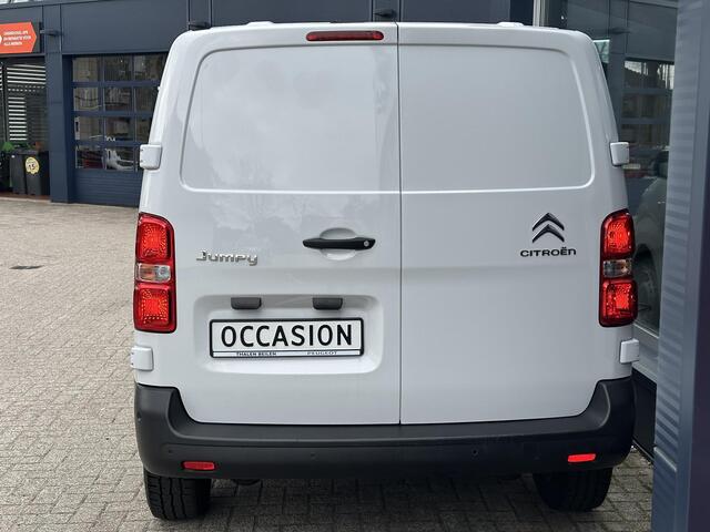 Citroen JUMPY 2.0 BlueHDI 145 PK L2 Club | Automaat | Zakelijk BPM Vrij | 3-Zits | Slechts 10.370 KM | Navigatie | Airco | Volledige Betimmering Laadruimte | Adaptieve Cruise Control | Dode Hoek Detectie | Apple Carplay & Android Auto | DAB+ Radio | Mistlampen | Parkee