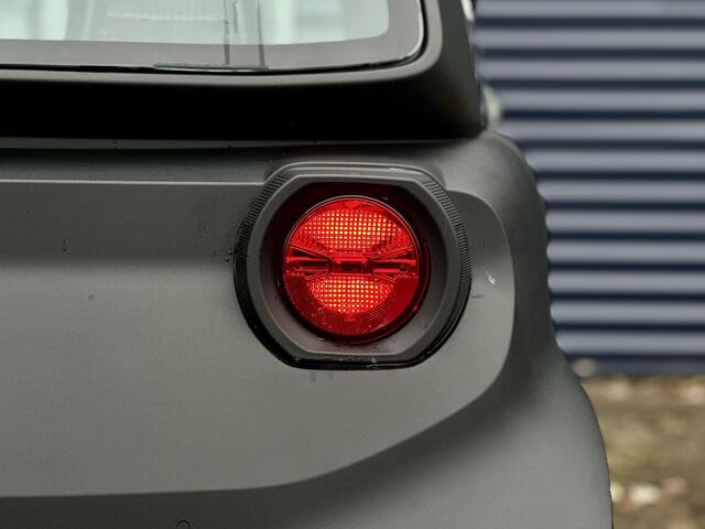 Citroen dark side | Nieuw type!! | Panoramadak | Verwarming | Full LED | Telefoonhouder | Spoiler | Vanaf 16 jaar!! |