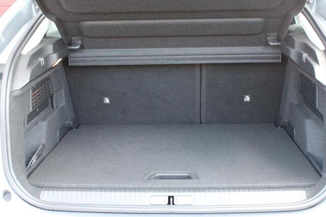 Citroen ë-C4 FEEL PACK 136PK 50 kWh | ACHTERUITRIJ CAMERA | NAVIGATIE | APPLE CARPLAY/ANDROID AUTO | LED KOPLAMPEN | CLIMATE CONTROL | CRUISE CONTROL | 18" LICHTMETALEN VELGEN | DAB+ RADIO |