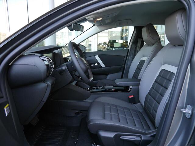 Citroen ë-C4 Business 54 kWh | Nieuwe auto | Navigatie | Stoelverwarming | 18 inch lichtmetalen velgen | Comfortstoelen | Camera | Parkeersensoren voor en achter | 418km wltp