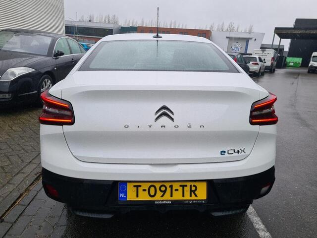 Citroen ë-C4 X Feel 50 kWh Apple carplay/Parkeersensoren/18"Velgen/Lage kilometerstand/GEEN AFLEVERKOSTEN