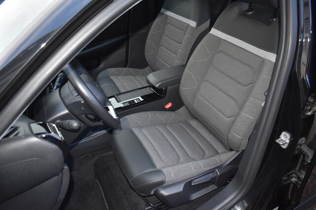 Citroen ë-C4 Feel Edition 50 kWh | Navigatiesysteem | Airconditioning ECC | Camera Achter | Parkeersensoren | Stoelverwarming | Apple Carplay & Android Auto | Head up Display | isofix bevestigingspunten | Deelbare achterbank | Zeer compleet!