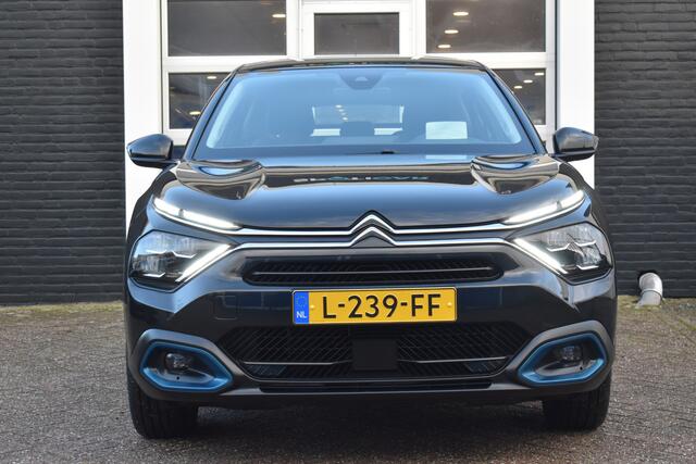 Citroen ë-C4 Feel Edition 50 kWh | Navigatiesysteem | Airconditioning ECC | Camera Achter | Parkeersensoren | Stoelverwarming | Apple Carplay & Android Auto | Head up Display | isofix bevestigingspunten | Deelbare achterbank | Zeer compleet!