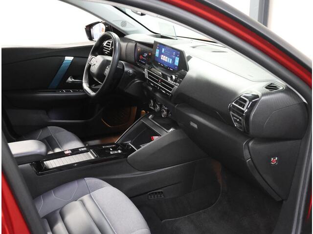 Citroen ë-C4 Shine 50 kWh 136PK | Accu 92,4% | Head-Up Display | Adaptive Cruise Control | 360'Camera | Keyless | AppleCarPlay/AndroidAuto | Navigatie | StuurVerwarmd | LED | Stof/Lederenbekleding | Isofix | Privacy Glass | Parkeersensoren |