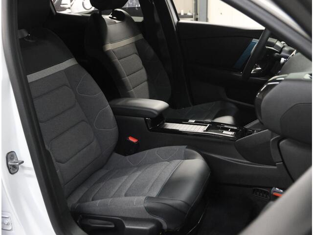 Citroen ë-C4 X Feel Pack 50 kWh 136PK | Accu 96,4% | 1ste Eigenaar | AppleCarPlay/AndroidAuto | Cruise Control | Camera | Climate Control | DAB Radio | Keyless | Navigatie | Isofix | Privacy Glass | Parkeersensoren | Warmtepomp |
