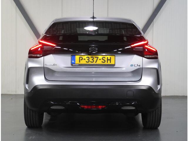 Citroen ë-C4 Feel 50 kWh 136PK | 1ste Eigenaar | ACCU 91% | Cruise Control | Climate Control | Camera | AppleCarPlay/AndroidAuto | Navigatie | LED | Stof/Lederenbekleding | Isofix | Parkeersensoren | Privacy Glass |