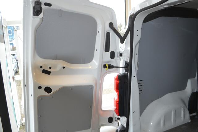 Citroen ë-Jumpy Control M 75 kWh I AUTOMAAT I PARKEERSENSOREN ACHTER I 3 SEATER I LAADRUIMTE GEHEEL BETIMMERD I AIRCO I CENTRALE DEURVERGRENDELING I ACHTERDEUREN GESCHIKT VOOR BELADING MET HEFTRUCK