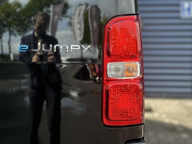 Citroen ë-Jumpy L3 136 75 kWh | STX | Leer | Stoel/-Stuurverwarming | Draadloze telefoonlader | Apple Carplay/Android Auto | Lichtmetalen velgen | Climate Control | Cruise Control | Parkeercamera/-sensoren | Inbouw |
