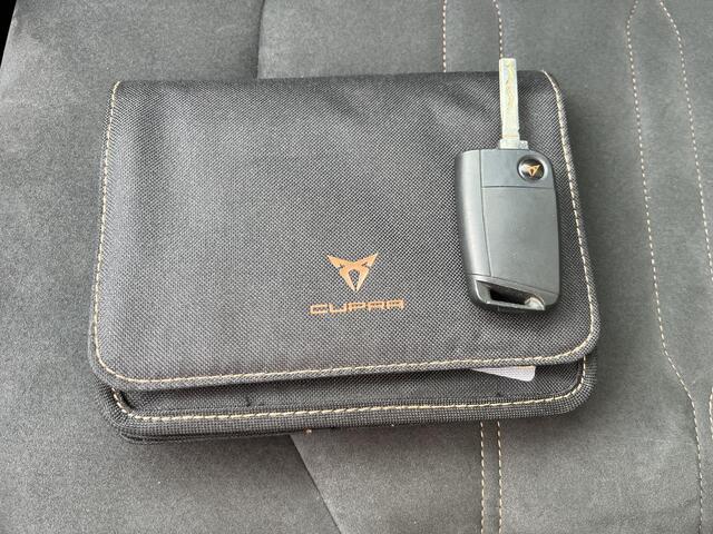 Cupra Ateca 2.0 TSI 4DRIVE / 301 PK / Schaalstoelen / Schuif-Kantel Panodak / All Season Banden / Apple Carplay&Android Auto / Technology Pack / Elektr. Achterklep / DAB / Stoel-Stuur Verwarming / Beats Audio / 360 Camera /