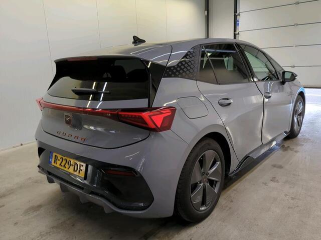 Cupra Born Business 62 kWh Auto. Navigatie Apple Carplay/ Android Auto Camera Parkeersensoren Adaptive Cruise Control Stoel- en stuurverwarming Full Led Climate Control Lichtmetalen velgen