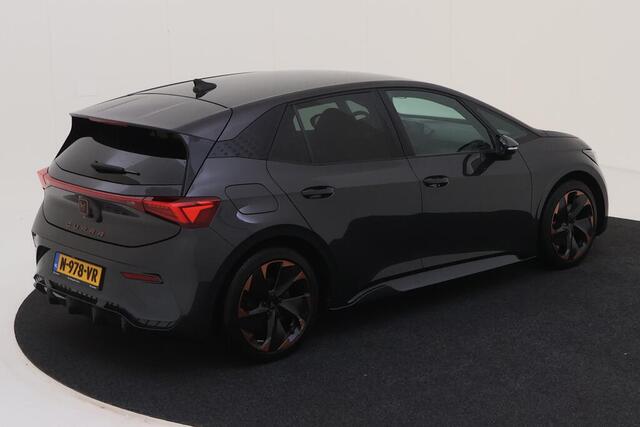 Cupra Born Performance One 62 kWh 204pk / Elektrisch verstelbare stoelen / Navigatie / Camera / 19" LMV
