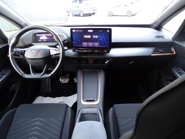 Cupra Born Adrenaline One 62 kWh SOH 92% | NAVIGATIE | SFEERVERLICHTING | STOEL/STUUR VERWARMING | DAB | ACHTERUIT RIJ CAMERA | LED PAKKET | IQ LED | APPLE CARPLAY |