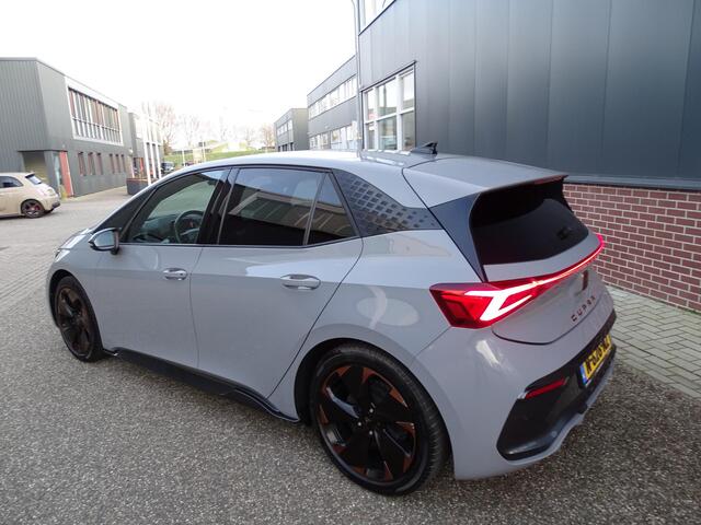 Cupra Born Adrenaline One 62 kWh SOH 92% | NAVIGATIE | SFEERVERLICHTING | STOEL/STUUR VERWARMING | DAB | ACHTERUIT RIJ CAMERA | LED PAKKET | IQ LED | APPLE CARPLAY |
