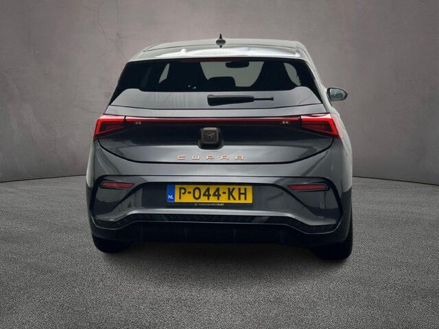 Cupra Born Adrenaline One 204pk Automaat Adaptive cruise control, Navigatie, Achteruitrijcamera, Stuurwiel verwarmd, LED koplampen, Parkeersensoren, Stoelverwarming