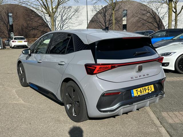 Cupra Born Essential 62 kWh | SOH 91% | STOELVERWARMING | APPLECARPLAY / ANDROID AUTO | ADAP. CRUISE | ACHTERUITRIJCAMERA | KEYLESS | 3 FASE | 12 MND BOVAG GARANTIE |