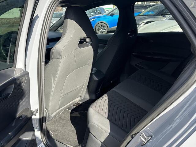 Cupra Born Essential 62 kWh | SOH 91% | STOELVERWARMING | APPLECARPLAY / ANDROID AUTO | ADAP. CRUISE | ACHTERUITRIJCAMERA | KEYLESS | 3 FASE | 12 MND BOVAG GARANTIE |