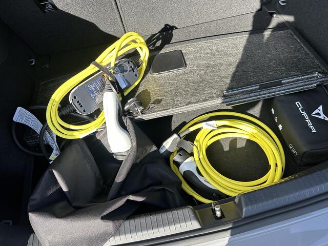 Cupra Born Essential 62 kWh | SOH 91% | STOELVERWARMING | APPLECARPLAY / ANDROID AUTO | ADAP. CRUISE | ACHTERUITRIJCAMERA | KEYLESS | 3 FASE | 12 MND BOVAG GARANTIE |