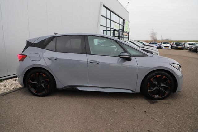 Cupra Born Performance One 62 kWh All-Season Banden Carplay Android Navigatie Achteruitrijcamera Sfeerverlichting