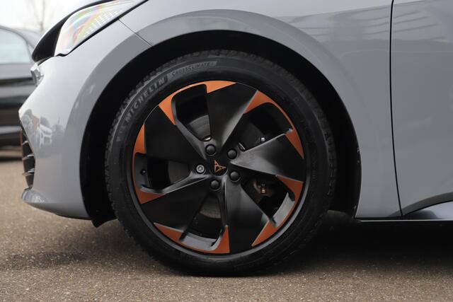 Cupra Born Performance One 62 kWh All-Season Banden Carplay Android Navigatie Achteruitrijcamera Sfeerverlichting