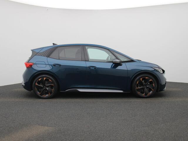 Cupra Born Performance One 62 kWh | Climate Control / ECC | Licht metalen velgen 19 inch | Cruise control Standaard | Navigatie | Elektrisch verst. stoelen | Stoelverwarming | LED koplampen | Park Distance Control voor en achter | Achteruitrijcamera |