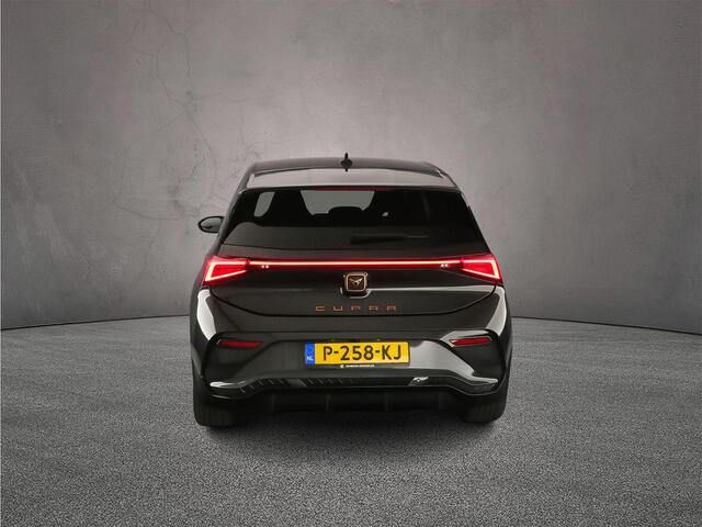 Cupra Born Adrenaline One 204pk Automaat Adaptive cruise control, Navigatie, Achteruitrijcamera, LED koplampen, App connect, Parkeersensoren, Stuurwiel verwarmd