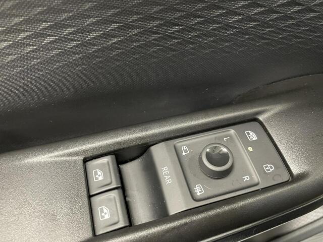 Cupra Born Business 62 kWh Navigatie Apple Carplay/Android Auto Camera Parkeersensoren Adaptive Cruise Control Stuurverwarming Lichtmetalen velgen Climate Control