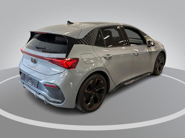 Cupra Born Business One 204pk 62 kWh · SOH 95,8% · Glazendak · Camera · Apple/Android Car Play · Navigatie · P-Sensoren · 19'' Inch ·