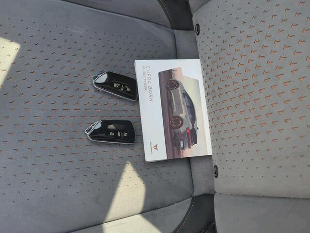 Cupra Born Copper Edition One 62 kWh / SOH 93%/ AUTOMAAT/ PANO/ ACC/ PARK.SENSOREN V+A/ CAMERA/ STOELVERWARMING/ ELEK.STOEL/ DIGITAL DASH/ NAVI/ CLIMA