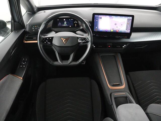 Cupra Born Business 62 kWh | SOH 91.0% | Panoramadak | Adaptive cruise | Camera | Park assist | Stuur/stoel verwarming | Sfeerverlichting | Full LED |