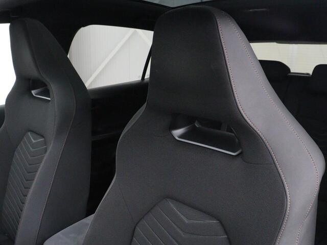 Cupra Born Business 62 kWh | SOH 91.0% | Panoramadak | Adaptive cruise | Camera | Park assist | Stuur/stoel verwarming | Sfeerverlichting | Full LED |