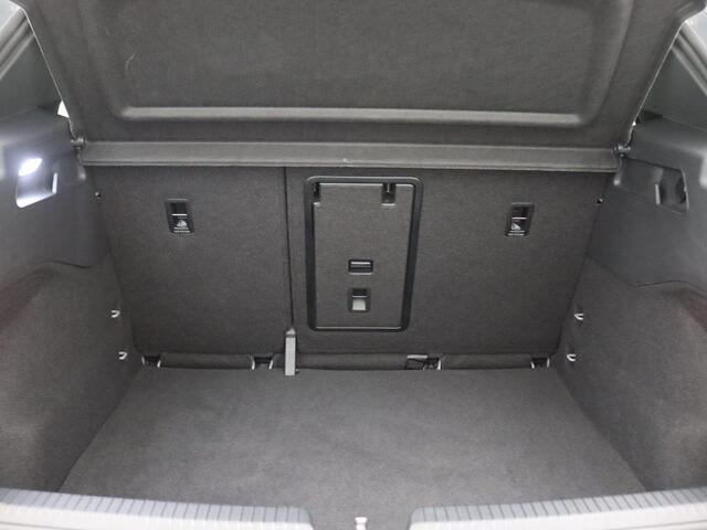 Cupra Born Impulse 62 kWh 204 PK 19'' LM Velgen, Stoel-stuurverwarming, Full LED Koplamp Verlichting, Achteruitrijcamera