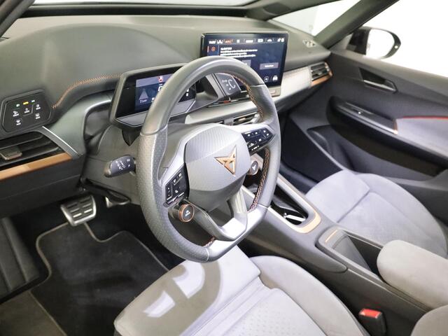 Cupra Born Performance 82 kWh 230 pk | SOH 100% | Navigatie | Parkeersensoren | Achteruitrijcamera | Stoel/stuur verwarming | Elektr. voorstoelen |