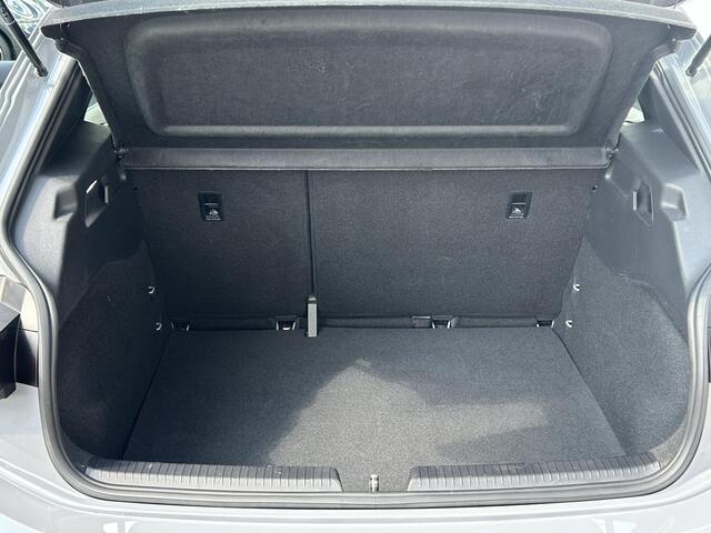 Cupra Born Business One 62 kWh | SoH 94,9% | Navigatie | Camera | Verwarmbare Voorstoelen |