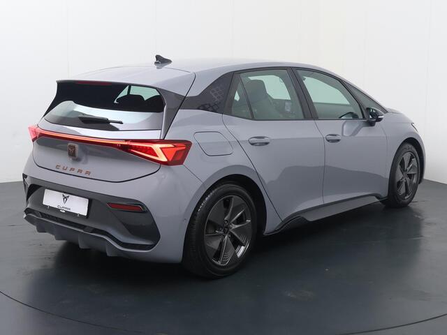 Cupra Born Business Plus 62 kWh | 204 PK | SoH % | Warmtepomp | Adaptive Cruise Control | Achteruitrijcamera | Head-up Display | Keyless Entry | Navigatiesysteem | Stuur- & Stoelverwarming |
