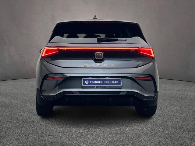 Cupra Born Adrenaline 62 kWh 204pk Automaat, Adaptive cruise control, 360 camera, Stoelverwarming, Stuurverwarming, Navigatie, App-connect, LED koplampen, Parkeersensoren