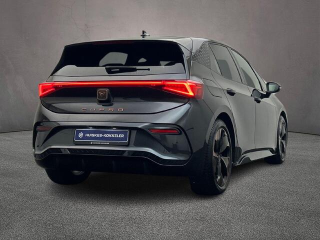 Cupra Born Adrenaline 62 kWh 204pk Automaat, Adaptive cruise control, 360 camera, Stoelverwarming, Stuurverwarming, Navigatie, App-connect, LED koplampen, Parkeersensoren