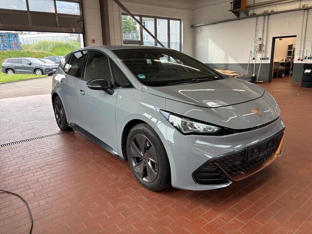 Cupra Born Impulse 62 kWh 204pk / Navigatie / Camera / Stoel&Stuur verw.