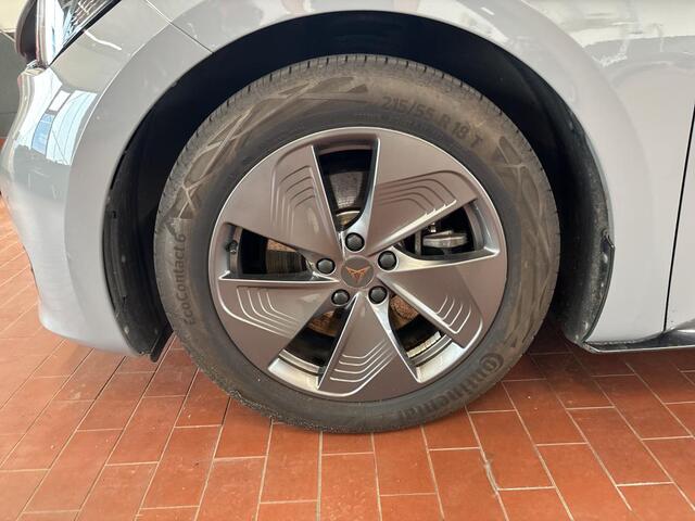 Cupra Born Impulse 62 kWh 204pk / Navigatie / Camera / Stoel&Stuur verw.