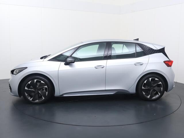 Cupra Born eBoost 62 kWh | 231 PK | SoH 93% | Adaptive Cruise Control | Achteruitrijcamera | Keyless Entry | LED verlichting | Draadloze telefoonlader | Navigatiesysteem | Sfeerverlichting | Parkeersensoren | Stuur- en Stuurverwarming | Apple Carplay / Android Auto |