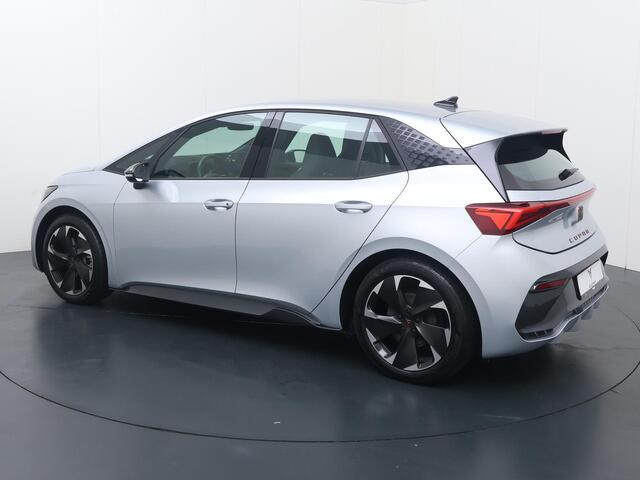 Cupra Born eBoost 62 kWh | 231 PK | SoH 93% | Adaptive Cruise Control | Achteruitrijcamera | Keyless Entry | LED verlichting | Draadloze telefoonlader | Navigatiesysteem | Sfeerverlichting | Parkeersensoren | Stuur- en Stuurverwarming | Apple Carplay / Android Auto |