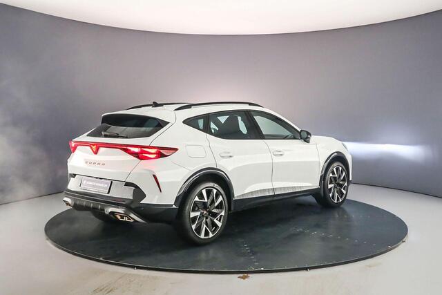Cupra Formentor VZ Performance "Nieuw model" 1.5 TSI e-Hybrid 272pk DSG Automaat Trekhaak, Adaptive cruise control, Achteruitrijcamera, Elektrische achterklep, Navigatie, Stuurwiel verwarmd