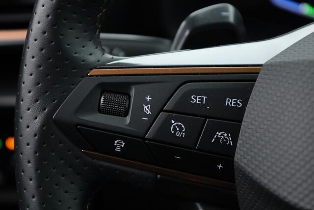 Cupra Formentor 1.4 e-Hybrid VZ Performance | Navi | Camera | Elek. Trekhaak | Stoel- Stuurverw. | Mat grijs