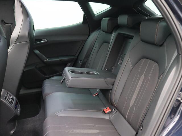 Cupra Formentor 1.4 e-Hybrid VZ Performance full led, adaptive cruise, side assist, achteruitrijcamera, schuif-kantdeldak, stuur-stoelverwarming, elek. bedienbare achterklep, keyless, 19" lichtmetaal