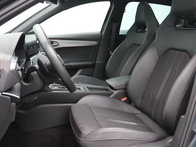 Cupra Formentor 1.4 e-Hybrid 204PK DSG kuipstoelen, panoramadak, full led, trekhaak, adaptive cruise, dodehoekdetectie, achteruitrijcamera, keyless, 18" lichtmetaal