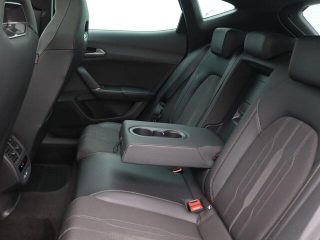 Cupra Formentor 1.4 e-Hybrid 204PK DSG kuipstoelen, panoramadak, full led, trekhaak, adaptive cruise, dodehoekdetectie, achteruitrijcamera, keyless, 18" lichtmetaal