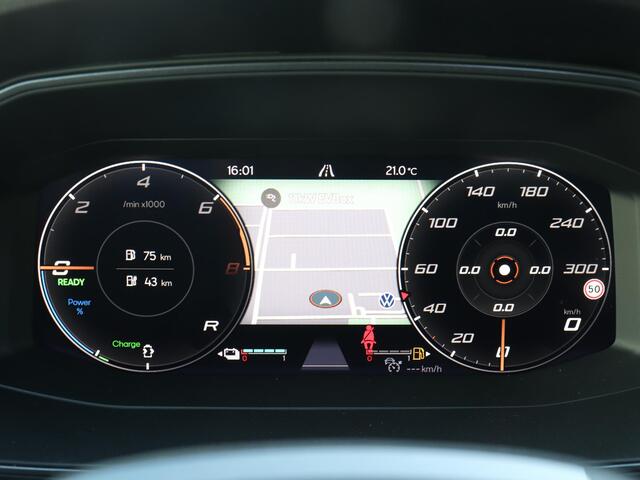 Cupra Formentor 1.4 e-Hybrid 204pk | Trekhaak | Panoramadak | Elektr. bestuurdersstoel incl. geheugen | Lederen bekleding | Adaptieve cruise control |