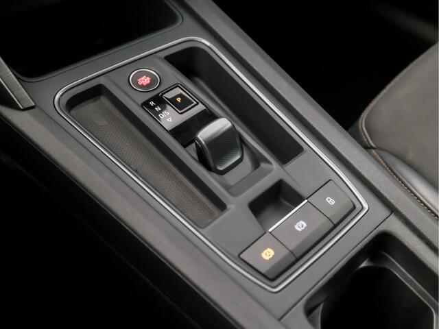 Cupra Formentor 1.5 TSI Sport 150Pk Automaat (APPLE CARPLAY, GROOT NAVI, SFEERVERLICHTING, LEDER, CAMERA, SPORTSTOELEN, STUUR/STOELVERWARMING, KEYLESS, ADAPTIVE CRUISE, NIEUWSTAAT)