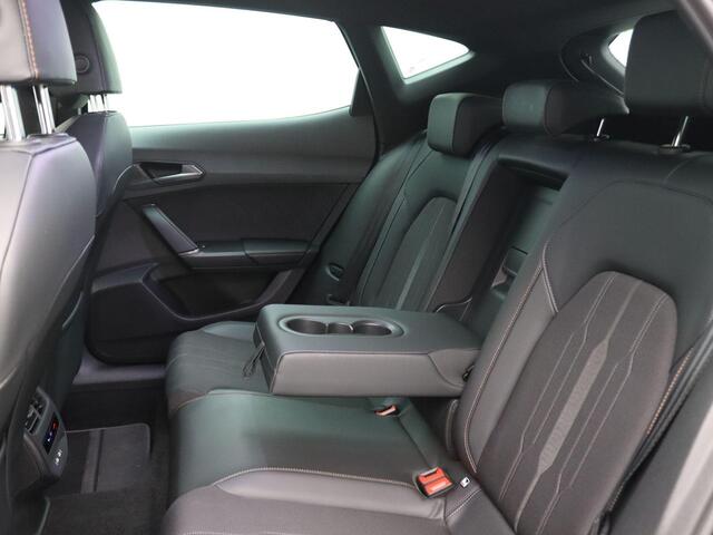Cupra Formentor 1.4 e-Hybrid Business 204PK DSG full led, trekhaak, achteruitrijcamera, stuur-stoelverwarming, adaptive cruise, side assist, elek. bedienbare achterklep, keyless, 18" lichtmetaal