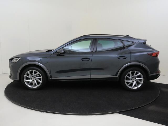 Cupra Formentor 1.4 TSI e-Hybrid Essential | Keyless | Stuurwielverwarming | 3-zone airco | Parkeersensoren achter | Draadloze telefoonlader |